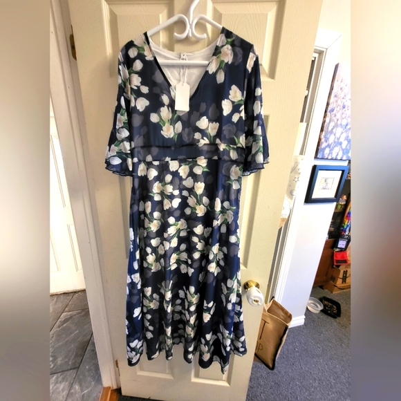 Dress - Picture 1 of 2